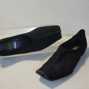 K+S 2Be Well Black Suede Cut Out Moccasin Driving Wedge Shoes- Size 7 1/2 NWOB